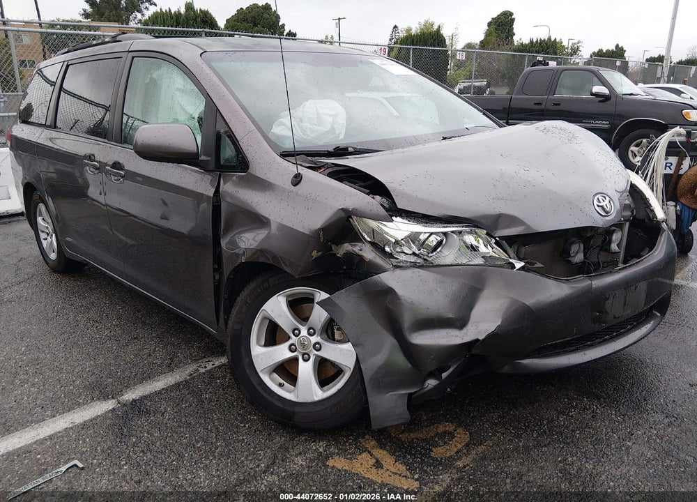 2011 TOYOTA SIENNA LE V6 VIN: 5TDKK3DC6BS052922