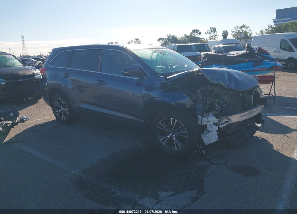 2018 TOYOTA HIGHLANDER LE VIN: 5TDZARFH5JS034925