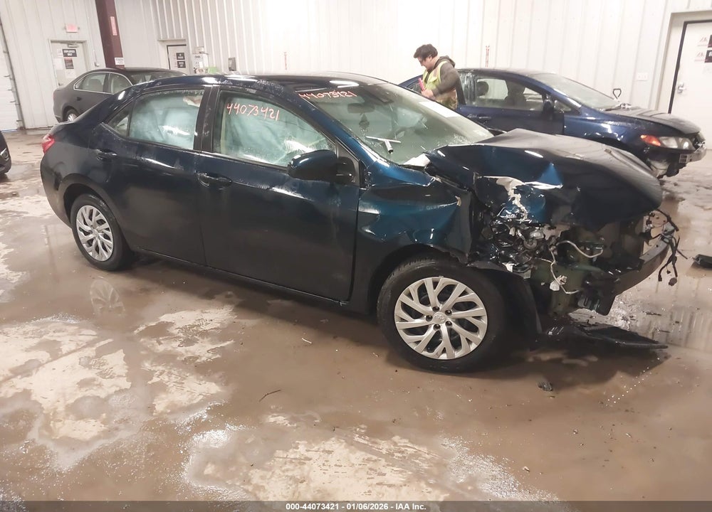 2018 TOYOTA COROLLA LE VIN: 5YFBURHE0JP825285