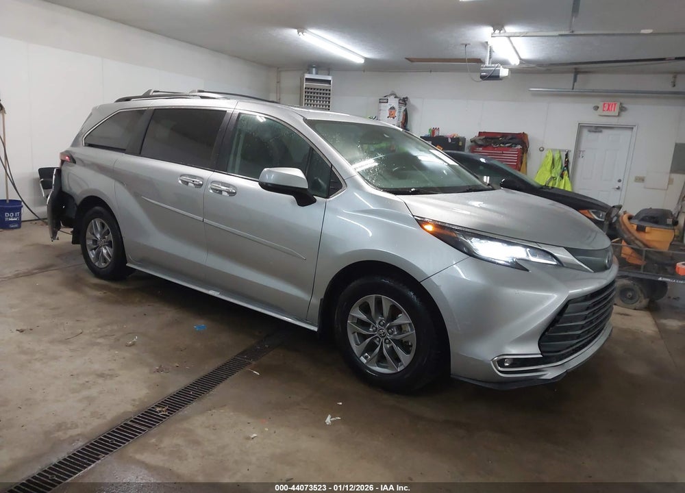 2022 TOYOTA SIENNA XLE VIN: 5TDYRKEC2NS087332