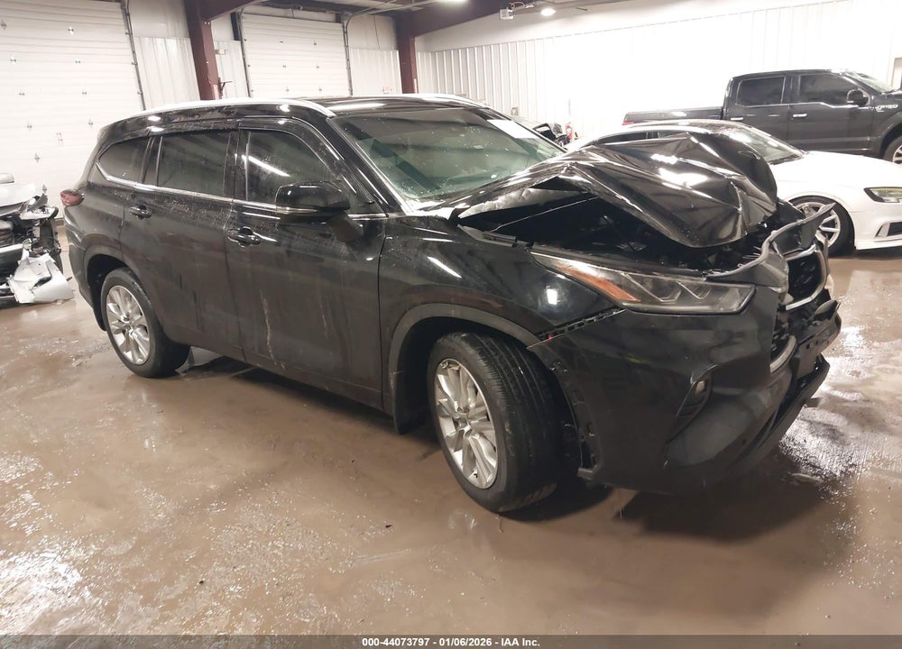 2025 TOYOTA HIGHLANDER LIMITED VIN: 5TDKDRBH4SS589431