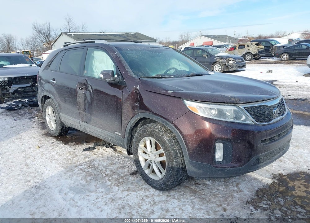 2015 KIA SORENTO LX VIN: 5XYKTCA68FG612731