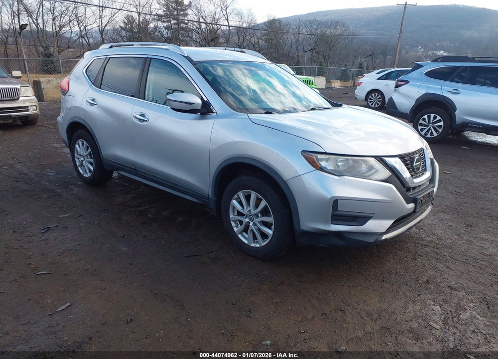 2018 NISSAN ROGUE SV VIN: KNMAT2MV4JP615432