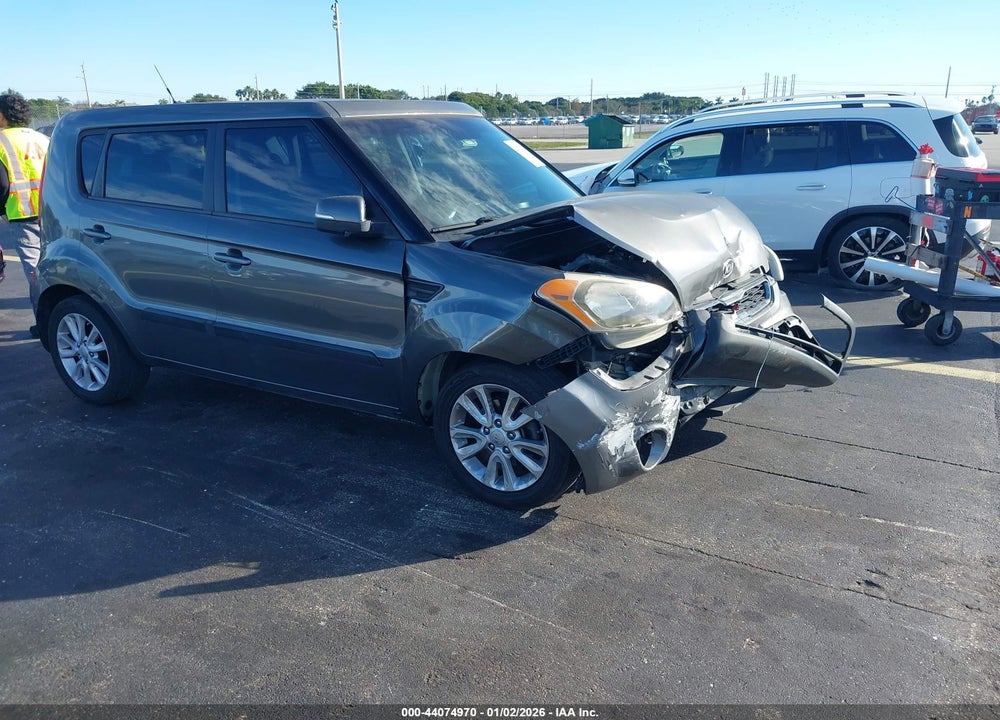 2013 KIA SOUL + VIN: KNDJT2A63D7497570