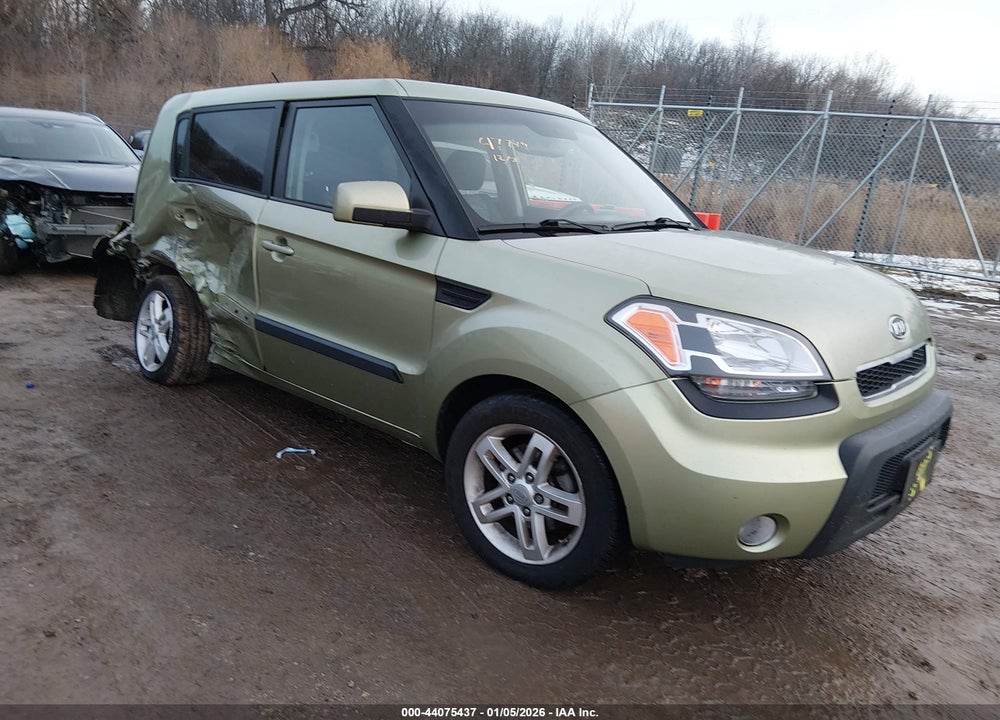 2011 KIA SOUL + VIN: KNDJT2A26B7235911
