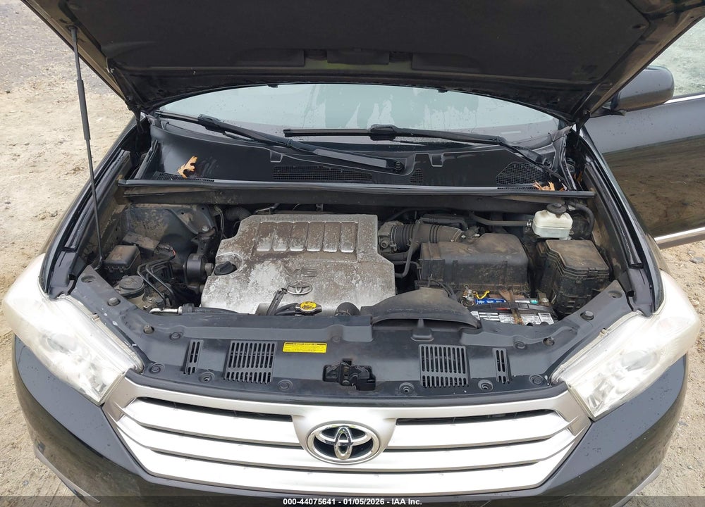 2011 TOYOTA HIGHLANDER BASE V6 VIN: 5TDZK3EH2BS028805