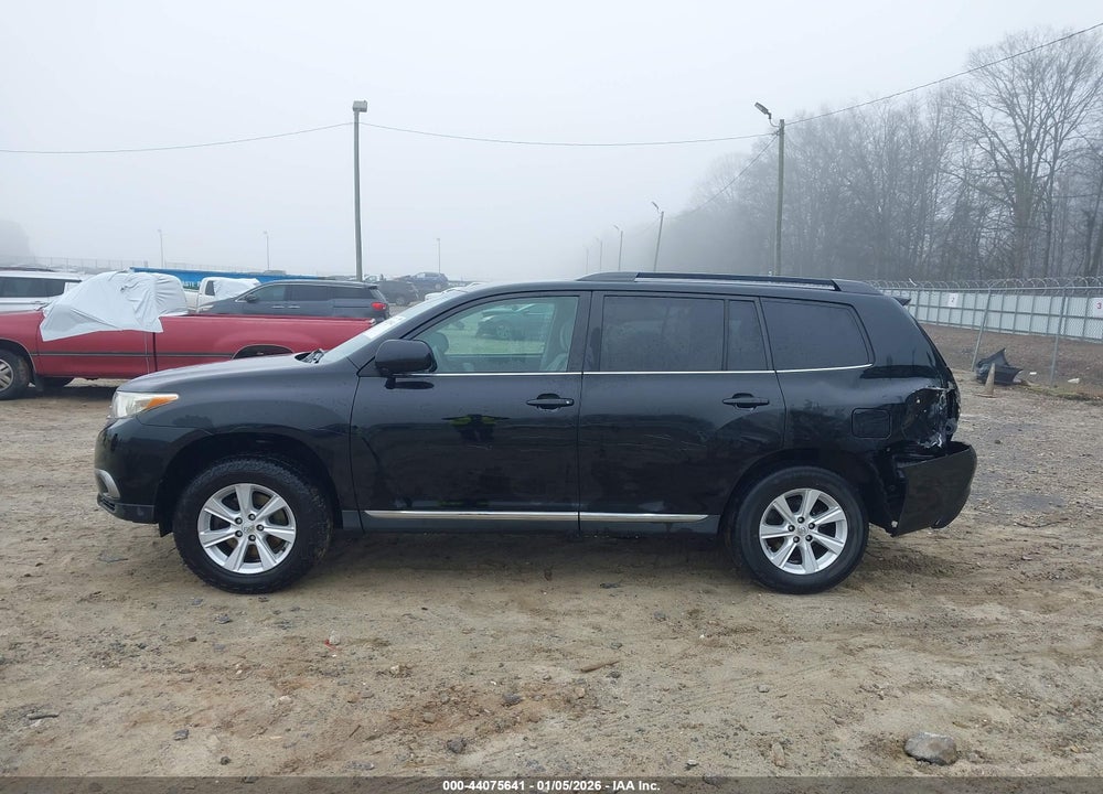 2011 TOYOTA HIGHLANDER BASE V6 VIN: 5TDZK3EH2BS028805