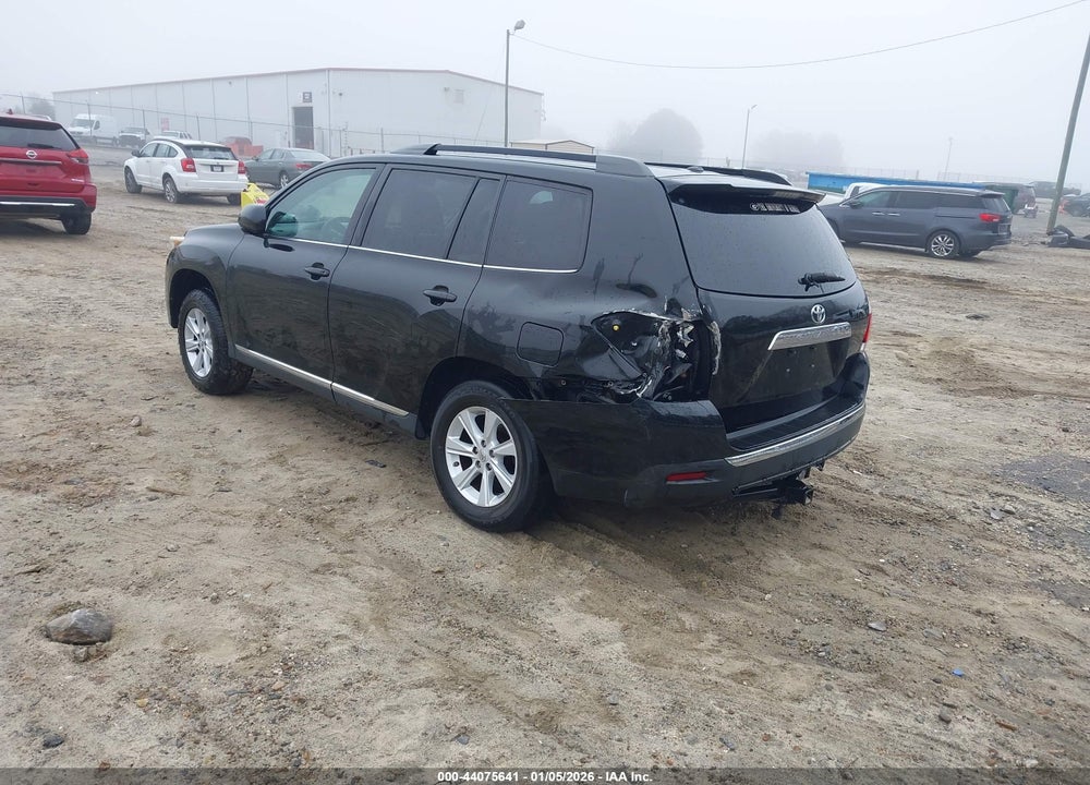 2011 TOYOTA HIGHLANDER BASE V6 VIN: 5TDZK3EH2BS028805