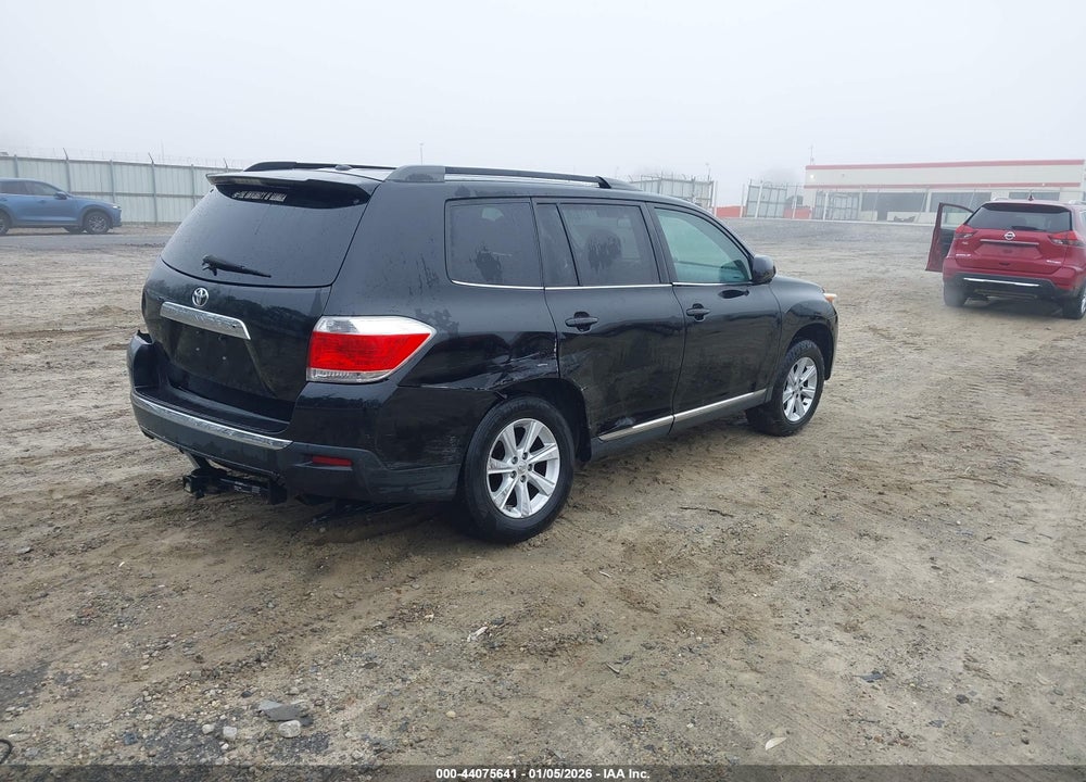 2011 TOYOTA HIGHLANDER BASE V6 VIN: 5TDZK3EH2BS028805