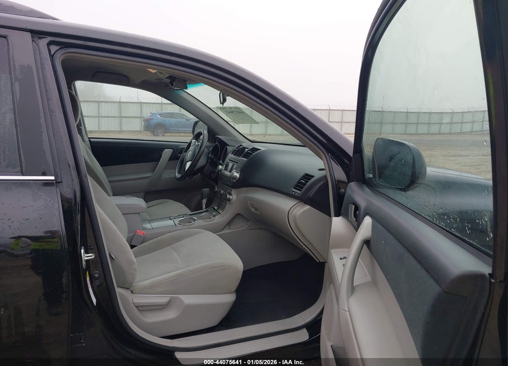 2011 TOYOTA HIGHLANDER BASE V6 VIN: 5TDZK3EH2BS028805
