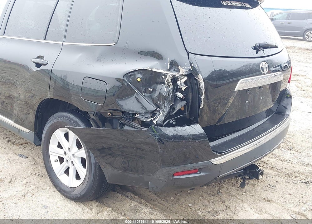 2011 TOYOTA HIGHLANDER BASE V6 VIN: 5TDZK3EH2BS028805