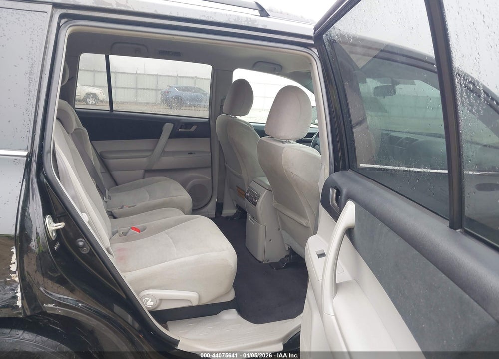 2011 TOYOTA HIGHLANDER BASE V6 VIN: 5TDZK3EH2BS028805