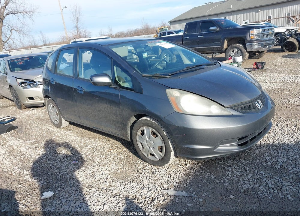 2013 HONDA FIT VIN: JHMGE8H32DC069000