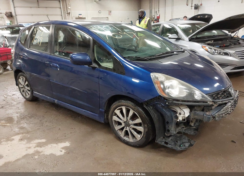 2013 HONDA FIT SPORT VIN: JHMGE8G55DC033224