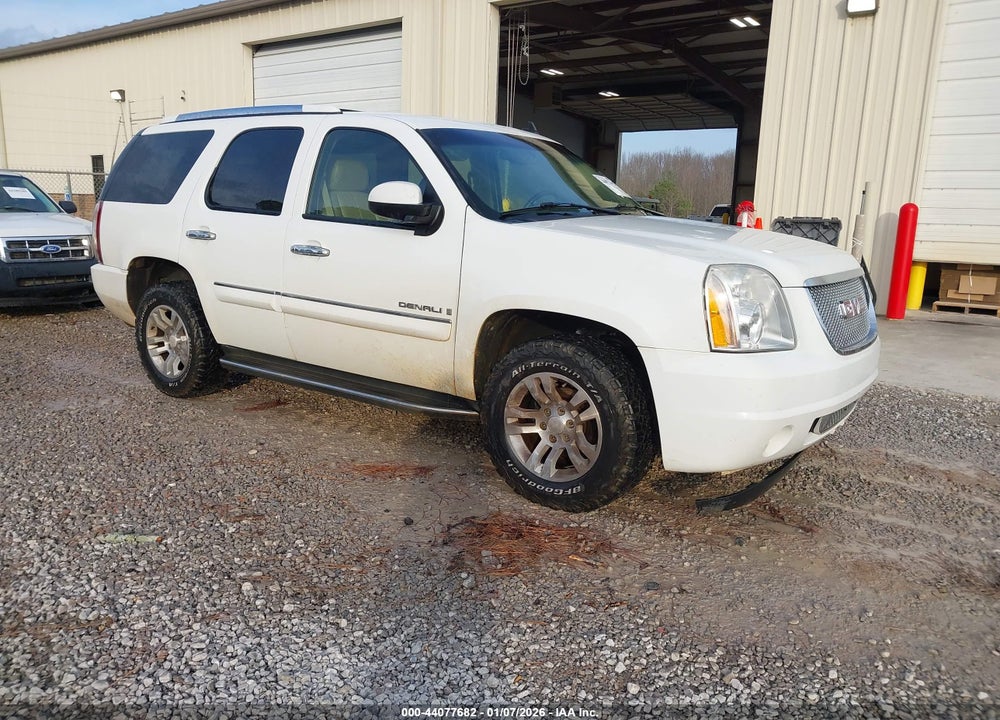 2008 GMC YUKON DENALI VIN: 1GKFK63848J135923