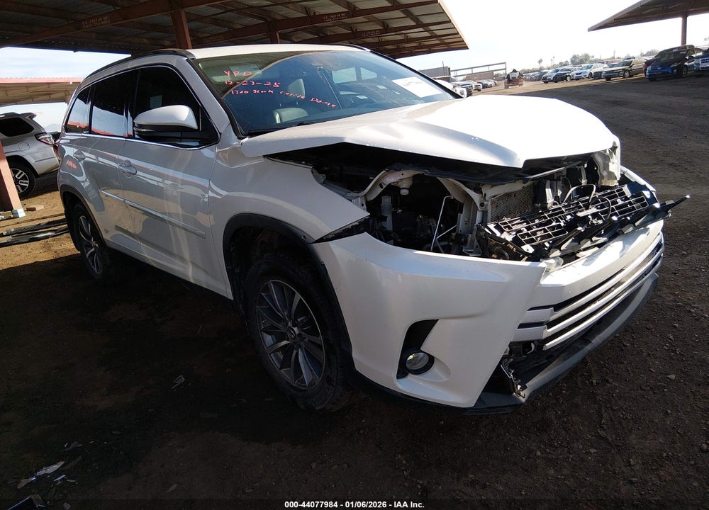 2019 TOYOTA HIGHLANDER XLE VIN: 5TDJZRFH6KS619519