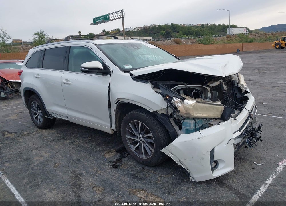 2017 TOYOTA HIGHLANDER XLE VIN: 5TDKZRFH4HS215728