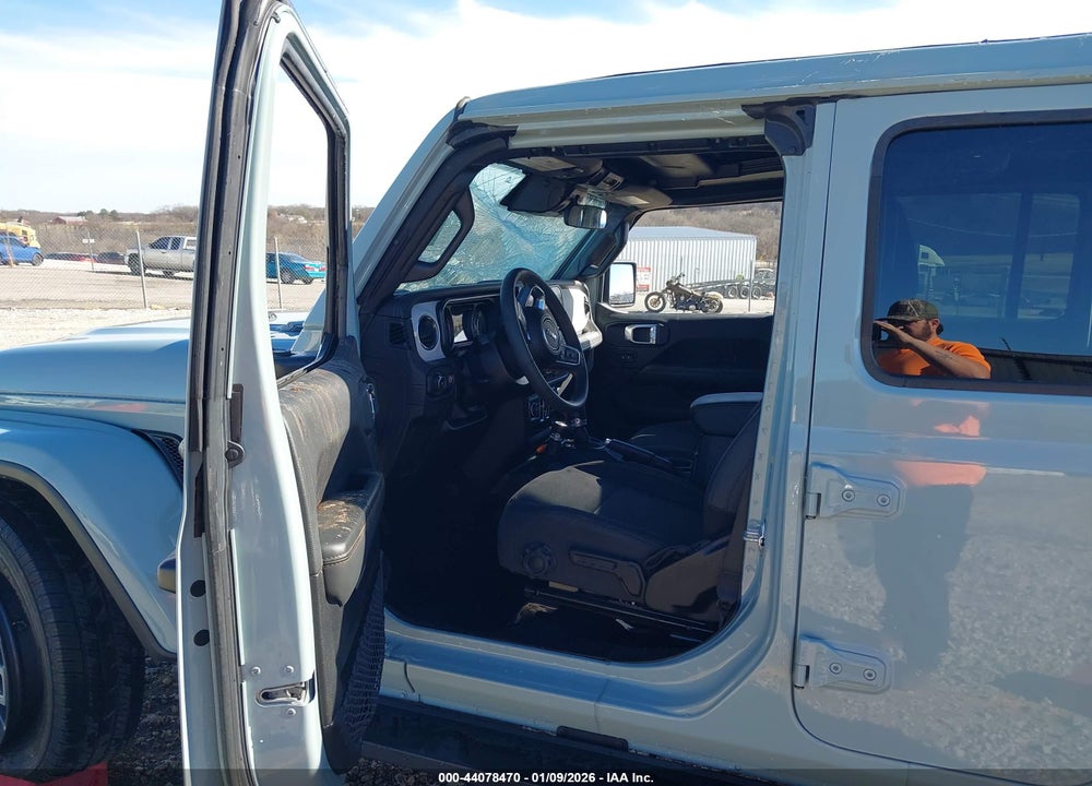 2024 JEEP WRANGLER 4-DOOR SAHARA 4X4 VIN: 1C4PJXEG3RW234461