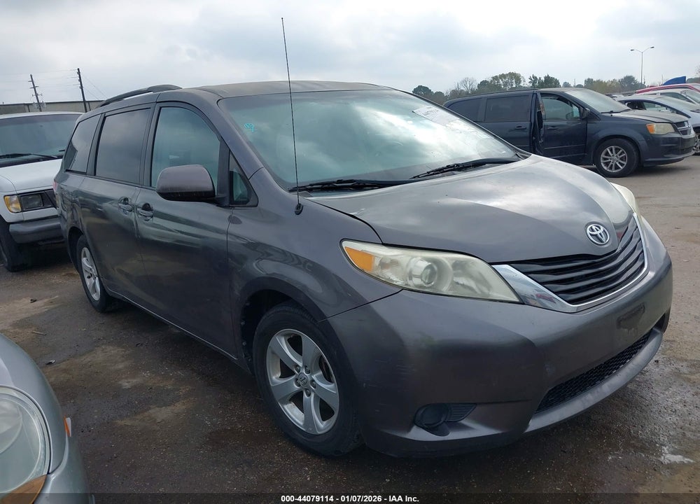 2013 TOYOTA SIENNA LE V6 8 PASSENGER VIN: 5TDKK3DC6DS403329