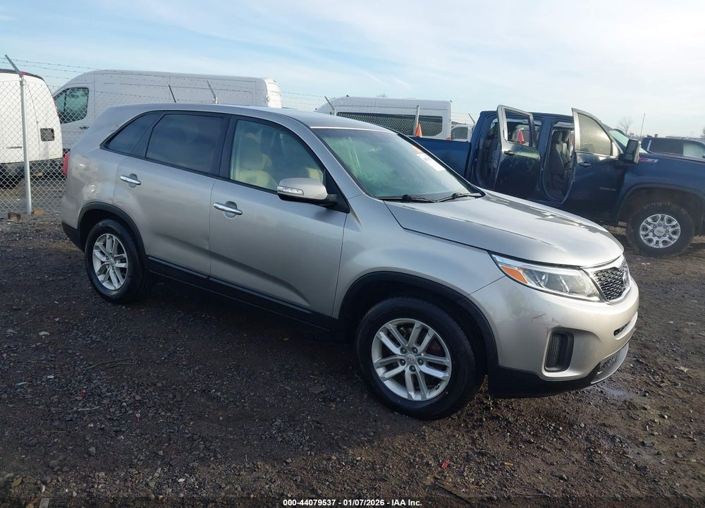 2015 KIA SORENTO LX VIN: 5XYKT3A66FG610279