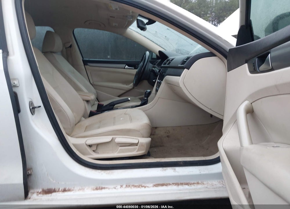 2014 VOLKSWAGEN PASSAT 1.8T SE VIN: 1VWBS7A30EC114636