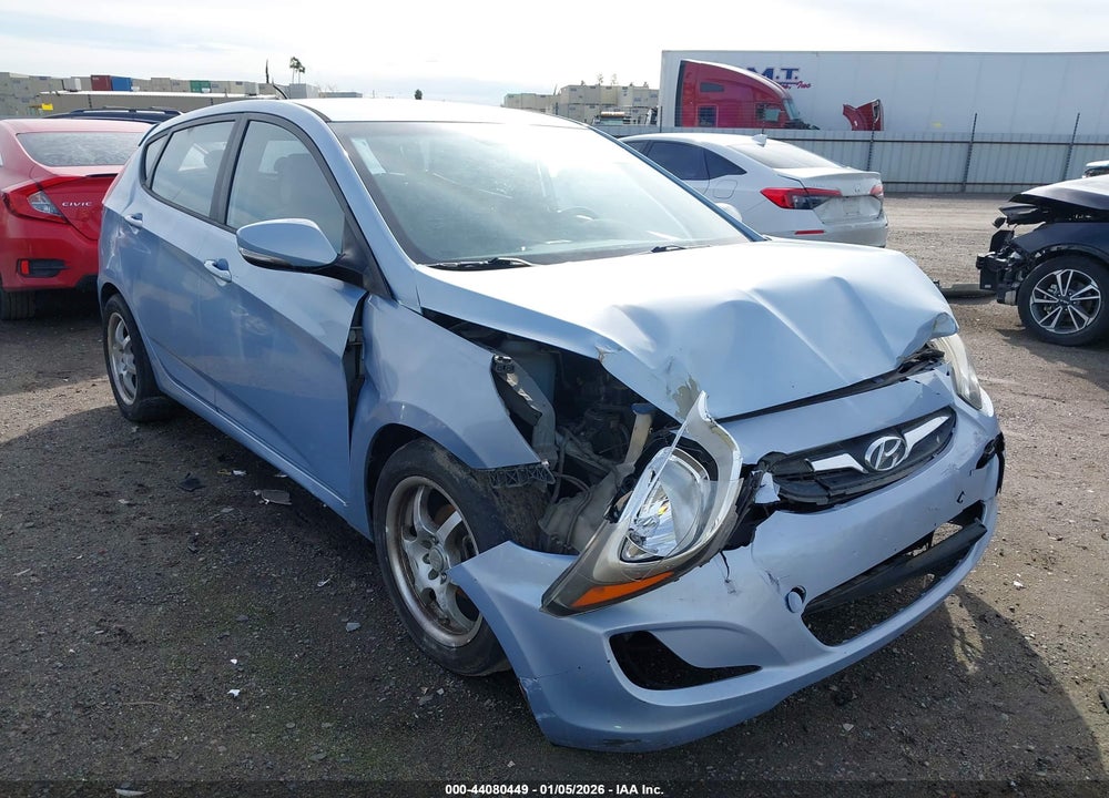 2013 HYUNDAI ACCENT SE VIN: KMHCU5AE4DU085802