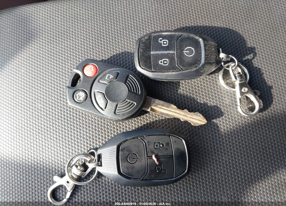 2008 FORD ESCAPE XLT VIN: 1FMCU03168KA02711