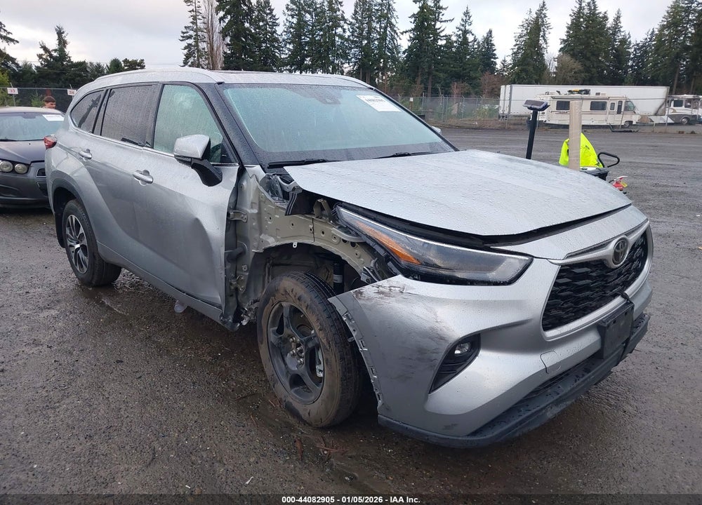 2022 TOYOTA HIGHLANDER XLE VIN: 5TDGZRBH9NS563175