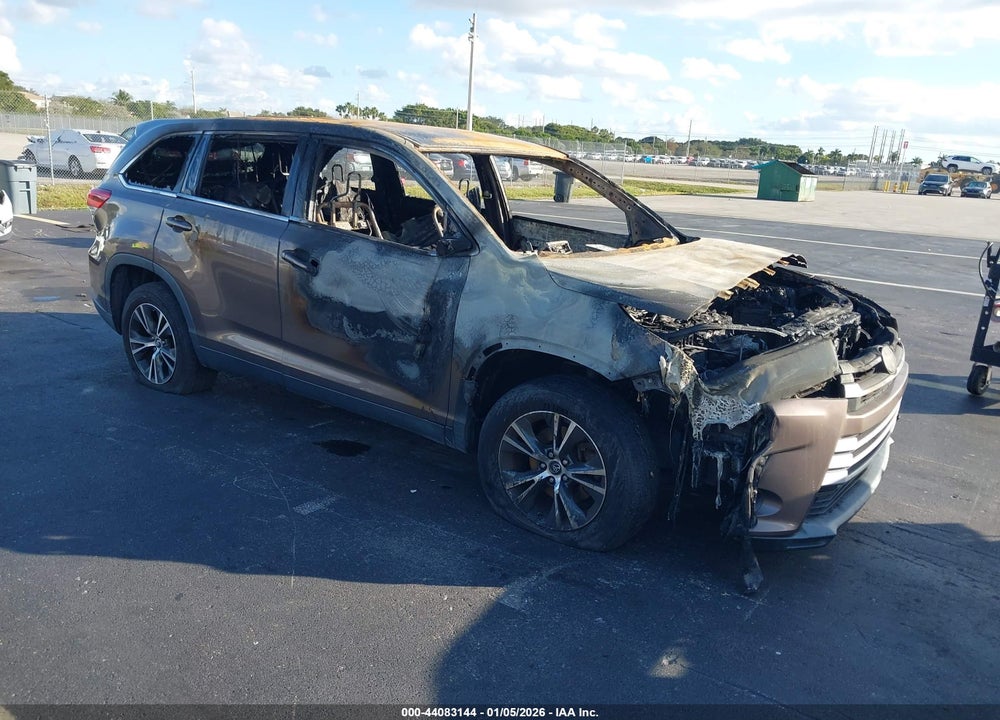 2019 TOYOTA HIGHLANDER LE VIN: 5TDZARFH4KS050079