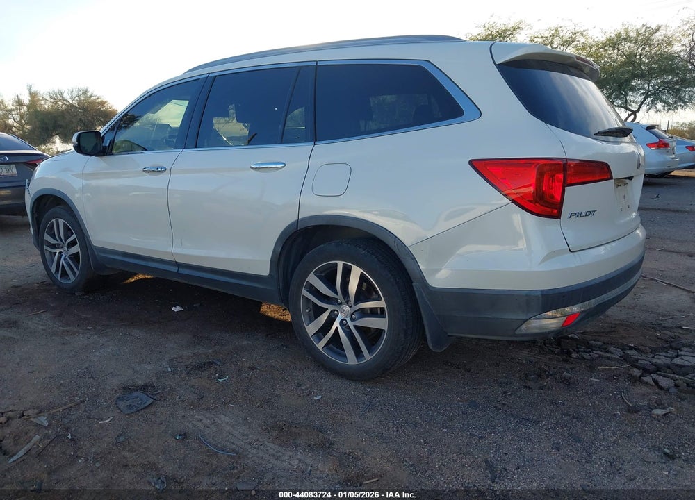 2017 HONDA PILOT TOURING VIN: 5FNYF6H92HB017760