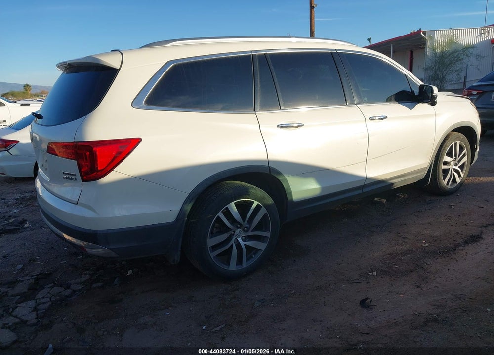 2017 HONDA PILOT TOURING VIN: 5FNYF6H92HB017760