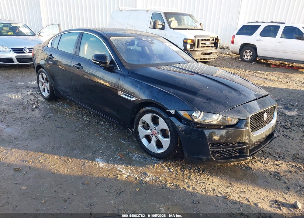 2018 JAGUAR XE 25T VIN: SAJAR4FX2JCP35800