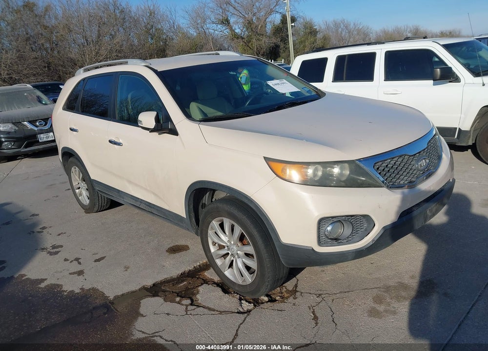 2011 KIA SORENTO LX V6 VIN: 5XYKT4A27BG142821