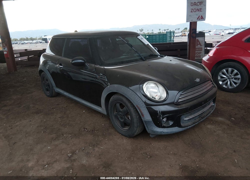 2011 MINI COOPER VIN: WMWSU3C58BT095296