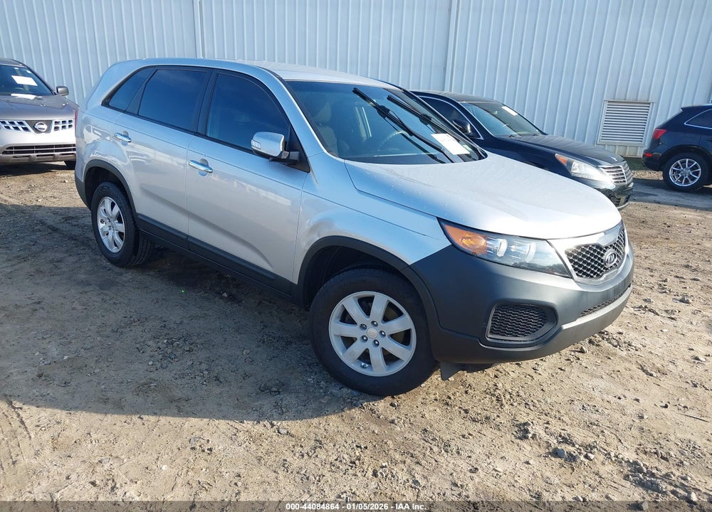 2013 KIA SORENTO LX VIN: 5XYKT3A17DG325415