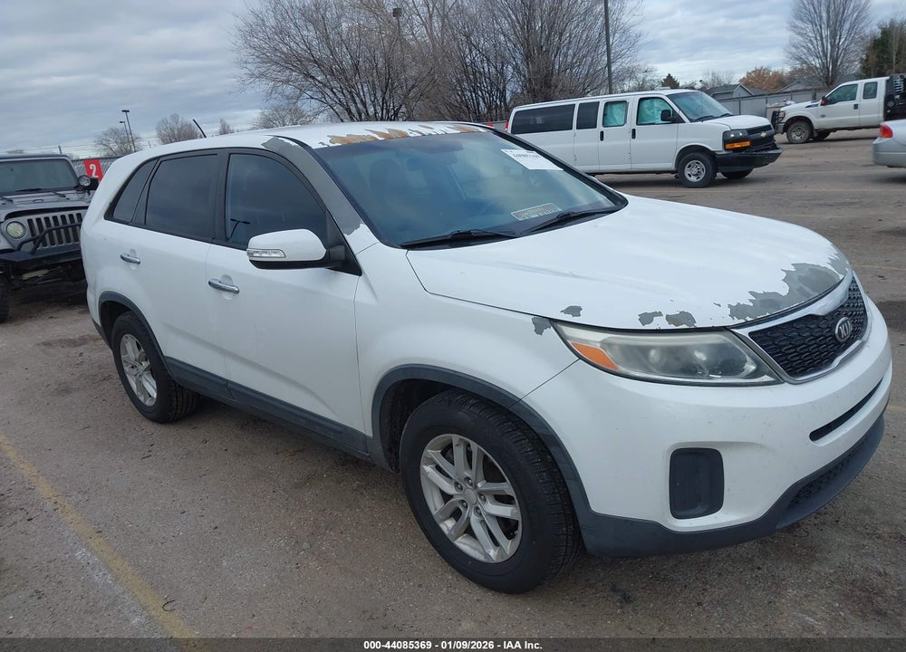 2015 KIA SORENTO LX VIN: 5XYKT3A61FG600971