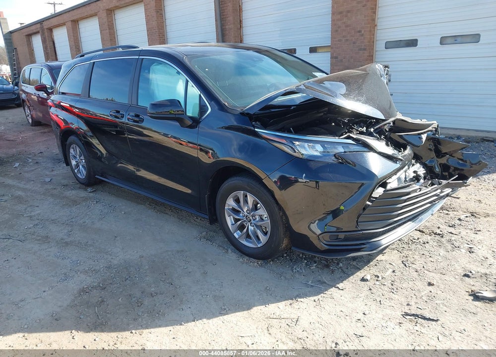 2025 TOYOTA SIENNA LE VIN: 5TDKRKEC2SS237442