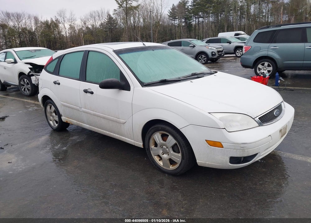 2005 FORD FOCUS ZX5 VIN: 3FAFP37N05R125490