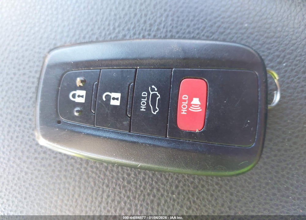 2019 TOYOTA RAV4 XLE VIN: JTMW1RFV9KJ016774
