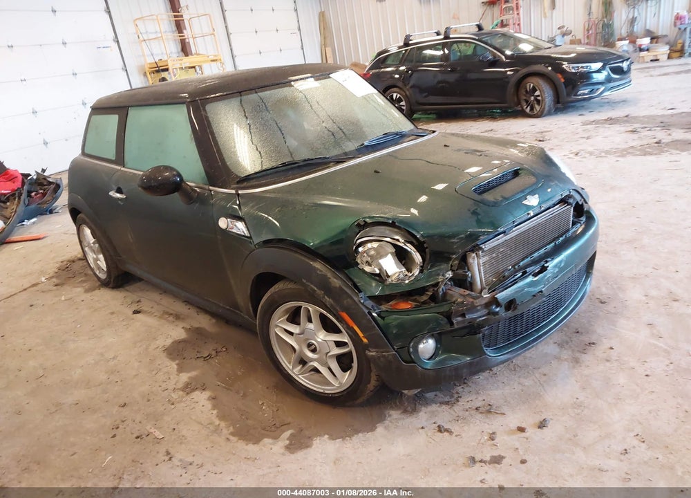 2009 MINI COOPER S VIN: WMWMF73519TW80824