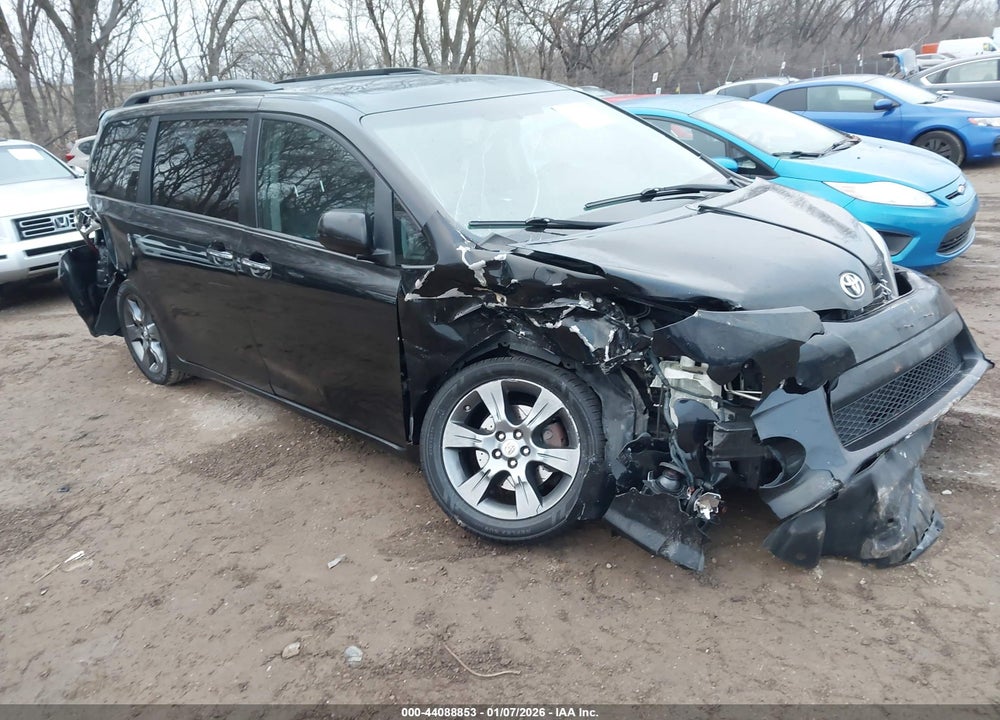 2016 TOYOTA SIENNA SE 8 PASSENGER VIN: 5TDXK3DC2GS746987