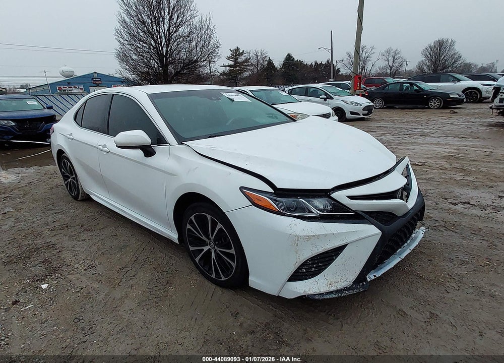 2018 TOYOTA CAMRY SE VIN: 4T1B11HK6JU650877