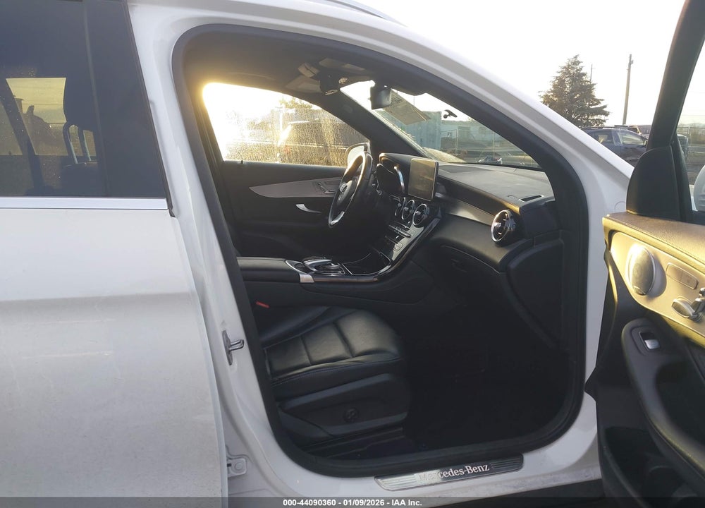 2017 MERCEDES-BENZ GLC 300 4MATIC VIN: WDC0G4KB8HF139085