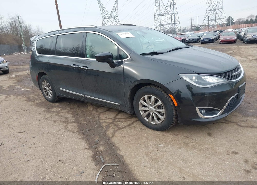 2018 CHRYSLER PACIFICA TOURING L VIN: 2C4RC1BG5JR252249
