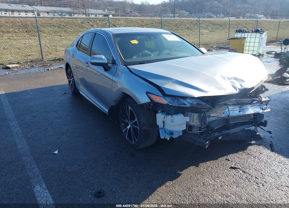 2018 TOYOTA CAMRY SE VIN: 4T1B11HK2JU657924