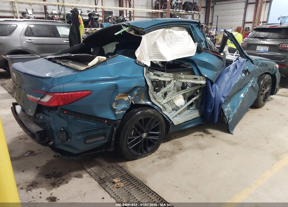 2025 TOYOTA CAMRY SE VIN: 4T1DBADKXSU511395