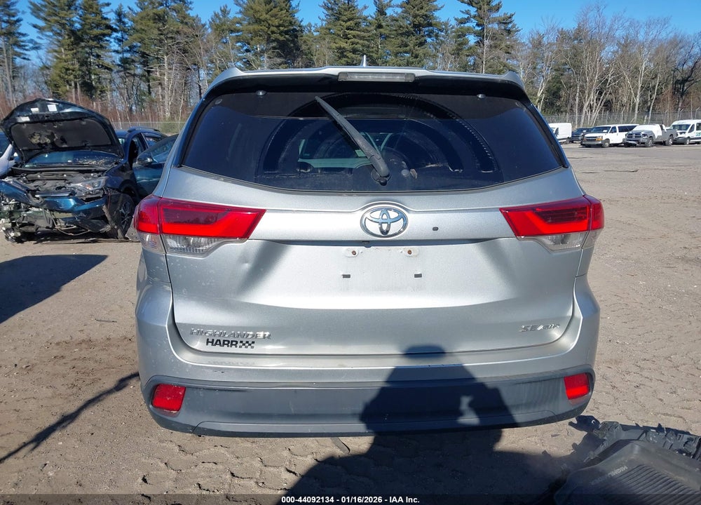2018 TOYOTA HIGHLANDER SE VIN: 5TDJZRFH8JS890032