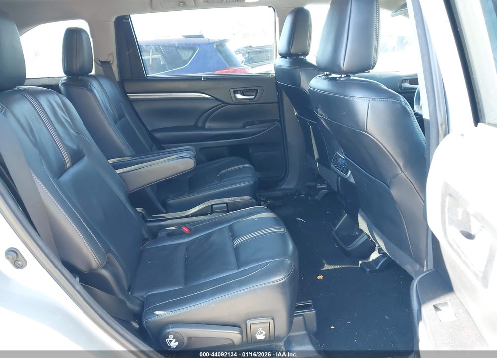 2018 TOYOTA HIGHLANDER SE VIN: 5TDJZRFH8JS890032