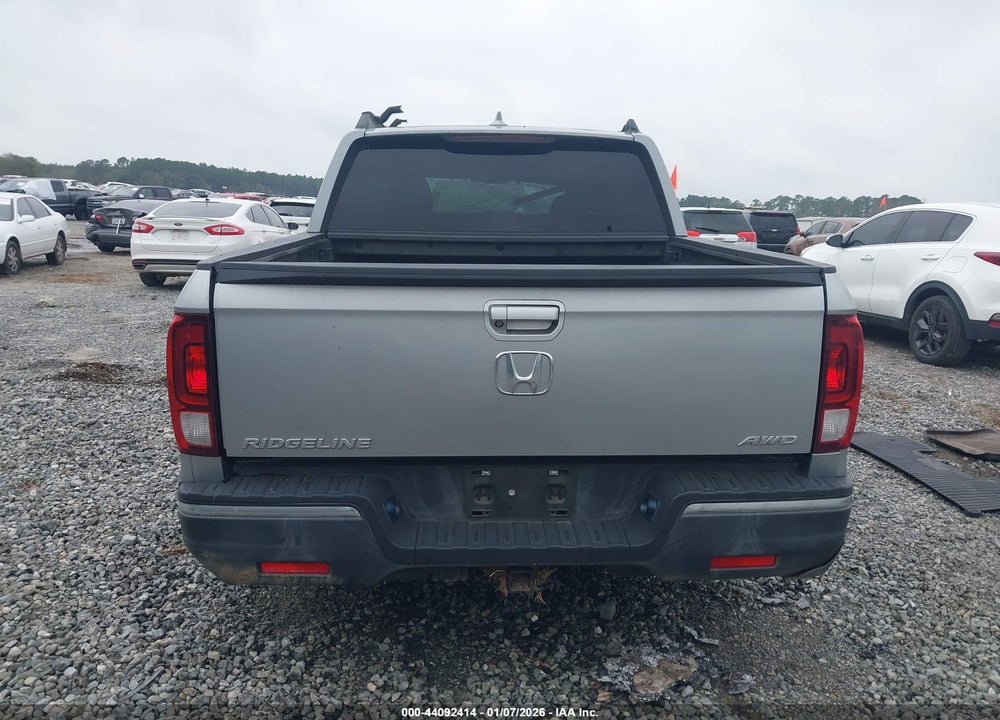 2017 HONDA RIDGELINE RTL VIN: 5FPYK3F52HB016514