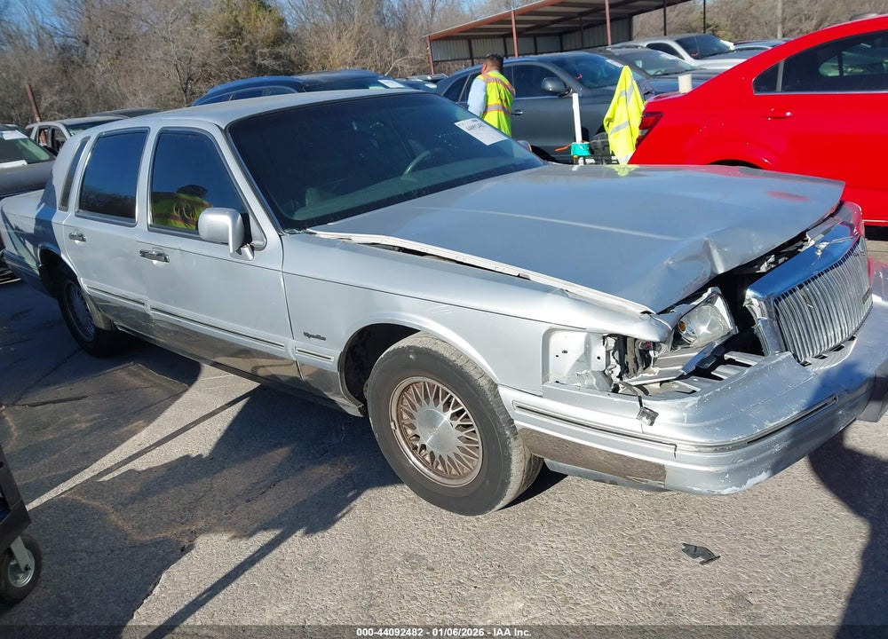 1997 LINCOLN TOWN CAR SIGNATURE VIN: 1LNLM82W5VY758972